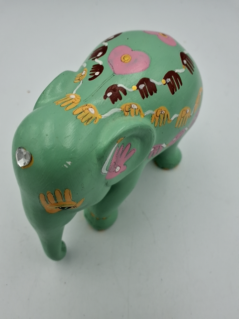 Elefant parade, Love Is In The Air